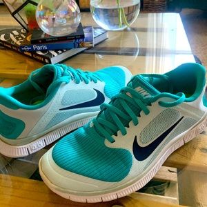Nike free 4.0 V3 women’s size 9
